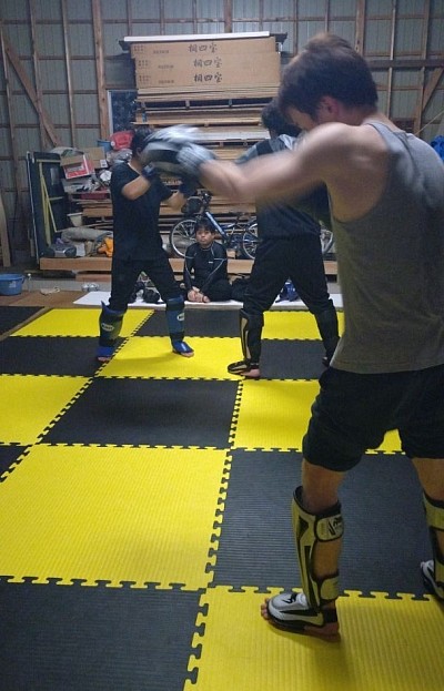 キッククラスの打撃ドリル風景🥊