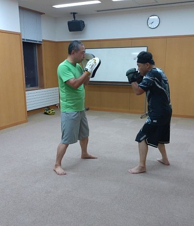 ハッスルオジサンズの基本ミット打ち風景🥊