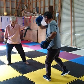 ７０代のミット打ち風景🥊
