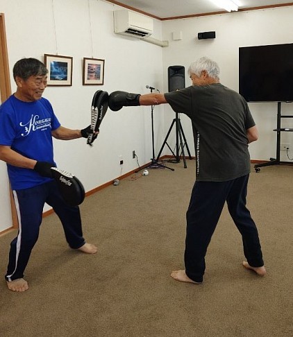 ７０代同士のミット打ち風景✨️